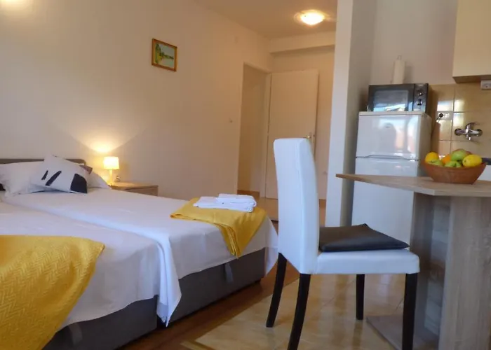 Buki Πανσιόν 4*